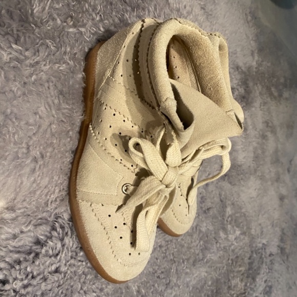 ISABEL MARANT BEIGE SUEDE PLATFORM SNEAKERS - Picture 5 of 6